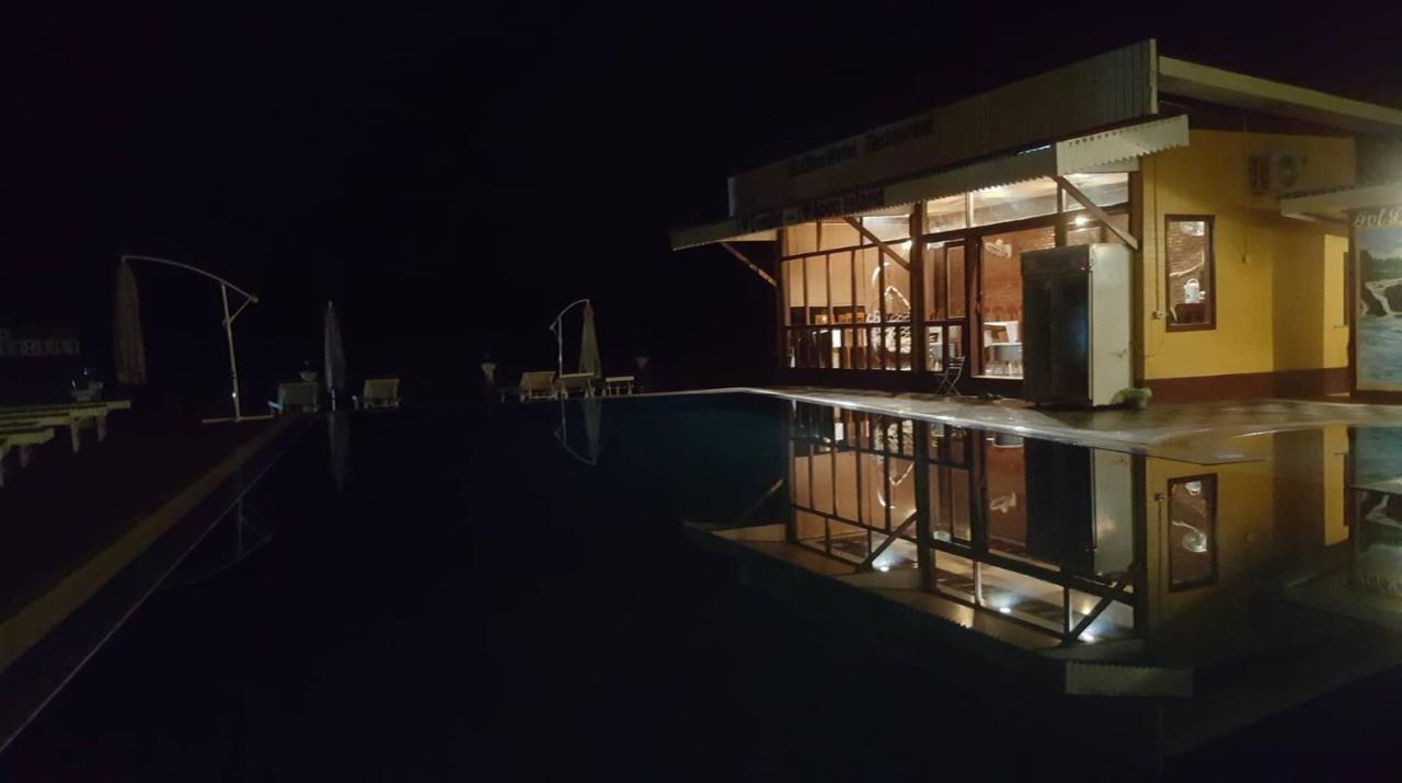 Golden Hotel Dondet Muang Khong Exterior photo